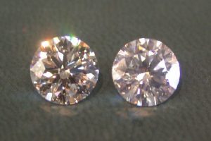 slight cloudiness on florescent diamond